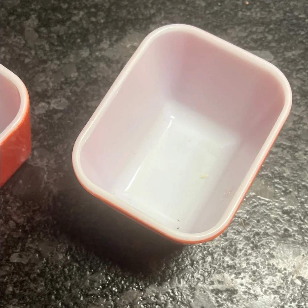 Pyrex Set of 3 Red Refrigerator bowls   Desserts, dips, snack 501-B